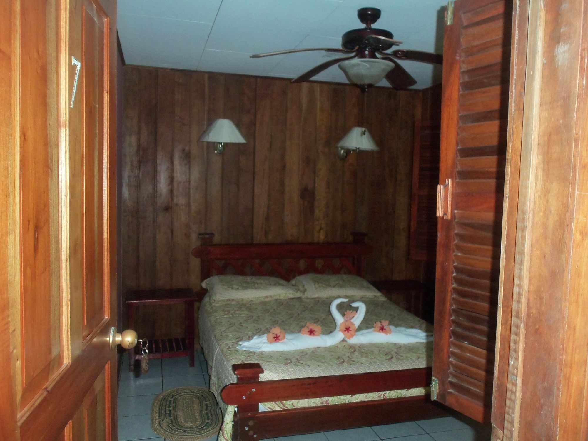 Miss Junies Lodge Тортугеро Екстериор снимка
